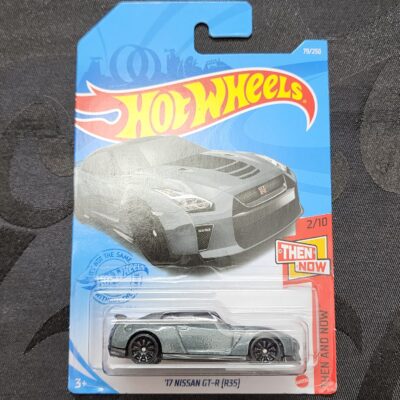 Hot Wheels '17 Nissan GT-R R35 Grey #79 2021