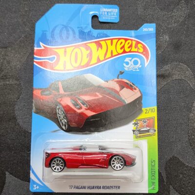 Hot Wheels '17 Pagani Huayra Roadster Red #243 2018